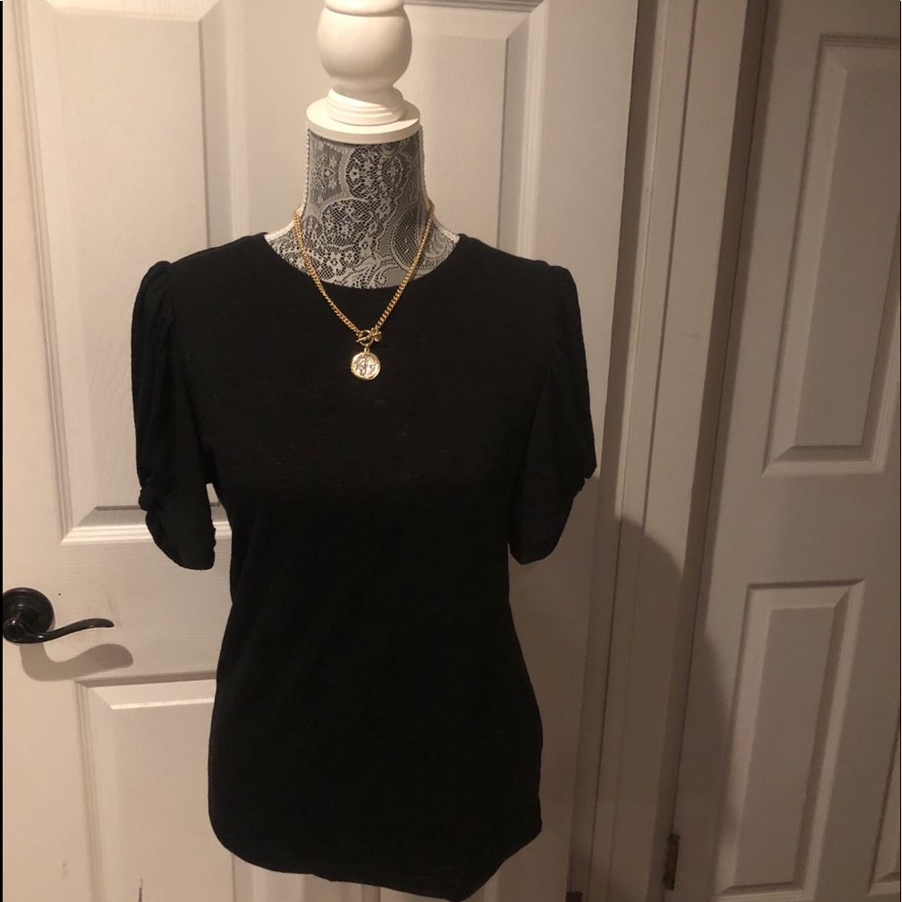 Black puff sleeve